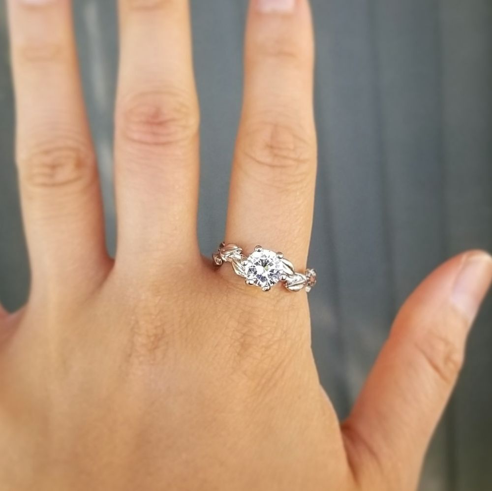 💎NEW💎 OLIVE LEAF BAND SIMULATED DIAMOND RING - Picture 7 of 8
